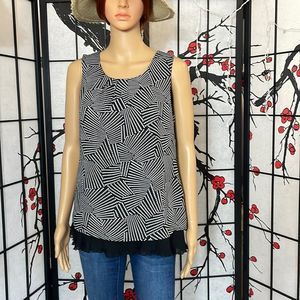 WHITE House/Black House Sleeveless Top Size Small. In EUC.
